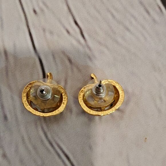 Gold colored jack o lantern post earrings - Picture 3 of 4